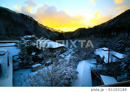 雪景色の朝・平家の隠れ里【湯西川温泉】 61103189