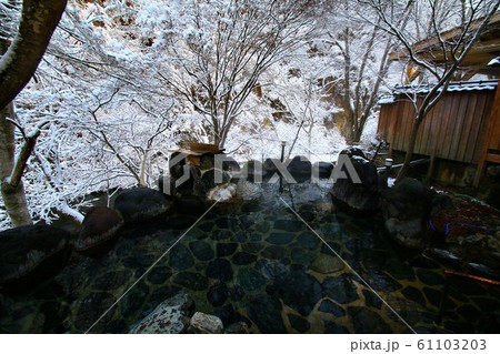雪景色の朝・平家の隠れ里【湯西川温泉】 雪景色の朝・平家の隠れ里【湯西川温泉】 61103203