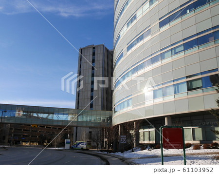 Mazankowski Heart Institute 入口1 61103952