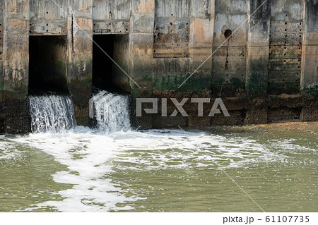 Dirty water flows from city, waste water flows polluting water	 61107735