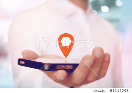 スマートフォンとナビゲーション 地図 案内アプリ map navigation app スマートフォンとナビゲーション 地図 案内アプリ map navigation app 61112248