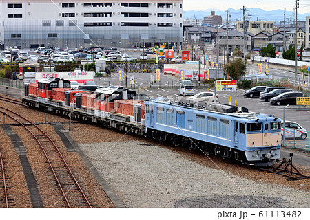 解体待ちのEF64とDD51機関車 61113482