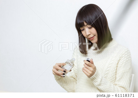 デート前の女性 61118371