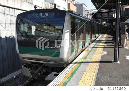 西谷駅に停車中の相鉄線直通:埼京線E233系電車(各停:新宿⇔海老名) 西谷駅に停車中の相鉄線直通:埼京線E233系電車(各停:新宿⇔海老名) 61122860