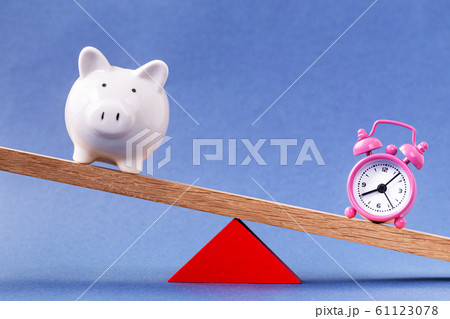 Balancing piggy bank and alarm clock 61123078