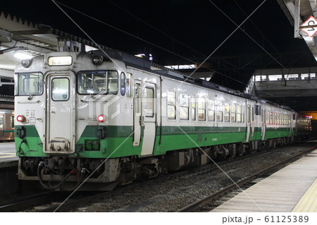 会津若松駅に停車中の只見線キハ40 61125389