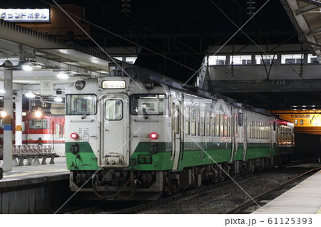 会津若松駅に停車中の只見線キハ40 61125393