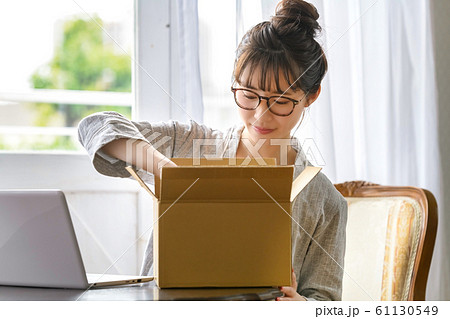 ネットショッピング 女性 買物 ネットショッピング 女性 買物 61130549