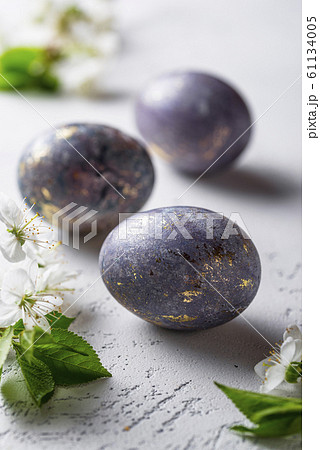 Easter painted eggs with marble effect 61134005