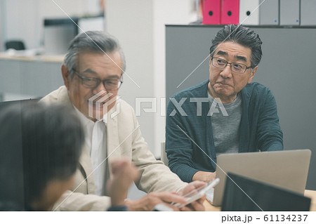 Employment for the elderly 61134237