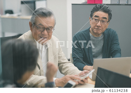 Employment for the elderly 61134238