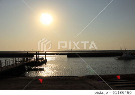 江川海岸　夕焼け　夕陽 61136460