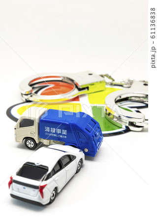 【高齢ドライバー　交通事故】 61136838