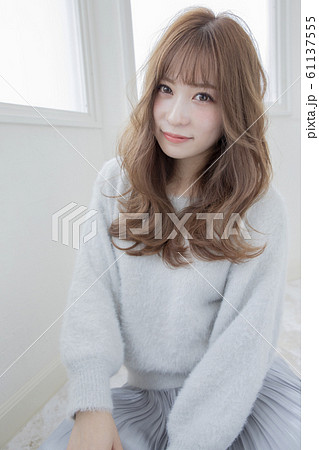 ゆるふわロングヘアー 日本人　ヘアスタイル　髪型　美容　モデル 61137555
