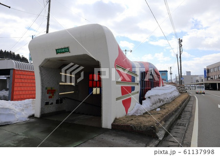 新潟 小千谷 小千谷駅前の鯉モチーフ地下道(尾びれタイプ) 新潟 小千谷 小千谷駅前の鯉モチーフ地下道(尾びれタイプ) 61137998