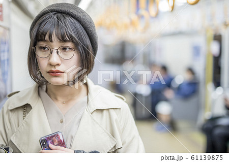 地下鉄で移動 61139875
