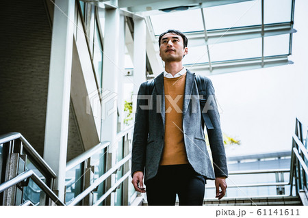 ビジネス 外出 男性 ビジネス 外出 男性 61141611