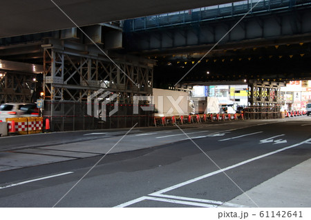 新渋谷駅工事現場と明治通り 61142641