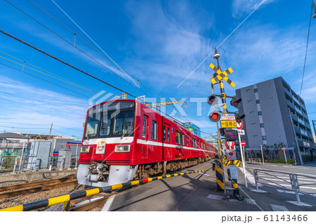 日本の川崎都市景観 川崎大師駅近くの川崎大師第1踏切などを望む 日本の川崎都市景観 川崎大師駅近くの川崎大師第1踏切などを望む 61143466