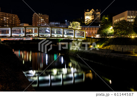水辺の森公園の夜景（はごろもはし）　【長崎市】 61144587