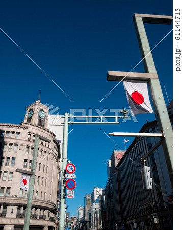 東京 はためく日の丸と銀座四丁目交差点 2019年末 b 東京 はためく日の丸と銀座四丁目交差点 2019年末 b 61144715