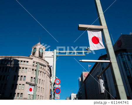 東京 はためく日の丸と銀座四丁目交差点 2019年末　c 61144741