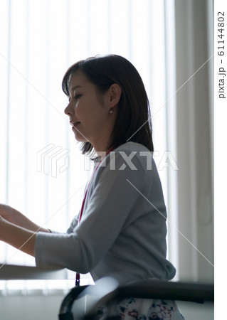 30代女性 30代女性 61144802