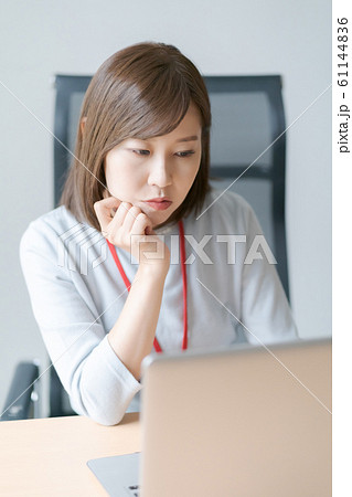 30代女性 61144836