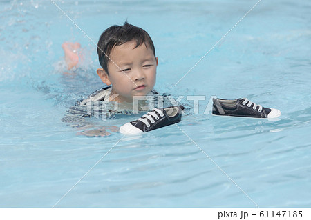 プール 着衣水泳 着衣泳の写真素材 プール 着衣水泳 着衣泳の写真素材