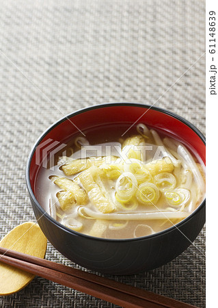 モヤシと油揚げ味噌汁12 モヤシと油揚げ味噌汁12 61148639