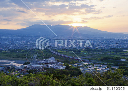 夜明けの富士市街地、静岡県富士市岩淵にて 61150306