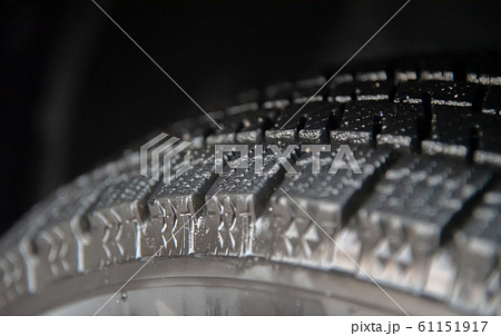 スタッドレスタイヤのトレッドをアップ スタッドレスタイヤのトレッドをアップ 61151917