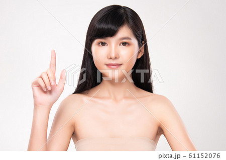Beautiful Young Asian Woman with Clean Fresh Skin. 61152076