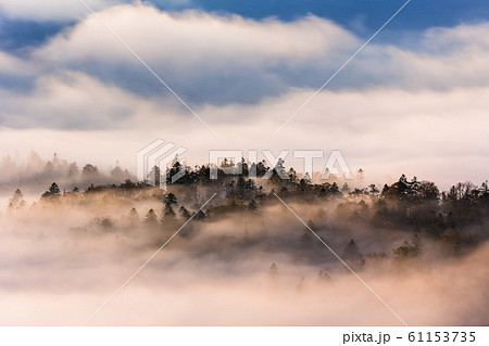 日本・北海道、屈斜路湖の夜明け 61153735