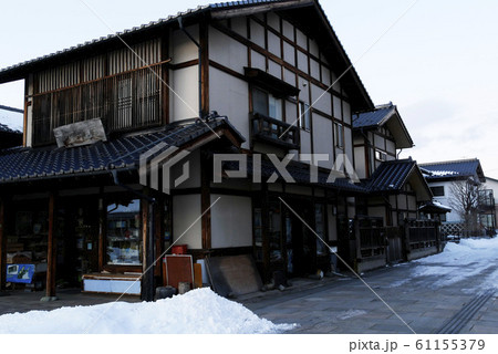 風景自然建物写真 冬の遠野の商家 町家造りの写真素材