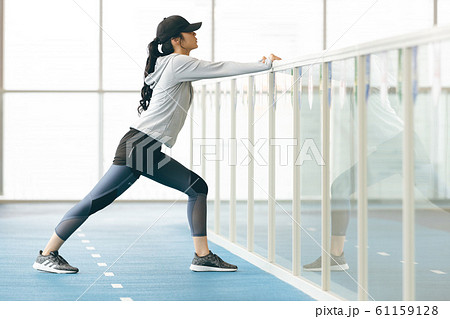 ジム フィットネス 女性 ジム フィットネス 女性 61159128