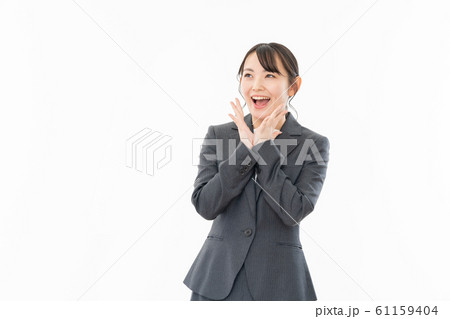 若い女性　ビジネス　白背景ポートレート　人物 61159404