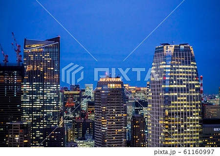 日没直後の夜景 大都会のビル群 日没直後の夜景 大都会のビル群 61160997