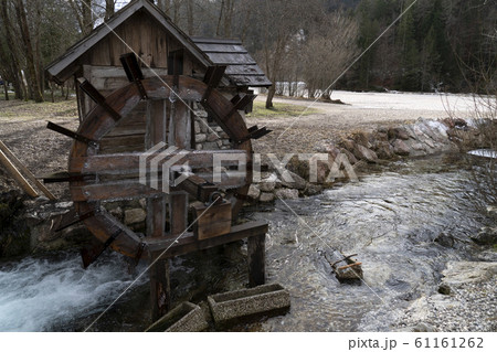 Frozen water mill wheel 61161262