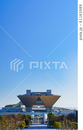 東京ビッグサイト　東京国際展示場　東京　都市風景　日本　【被写体の敷地外から望遠レンズで外観を撮影】 61163989