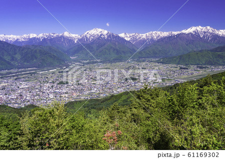 (長野県)鷹狩山展望台からの眺める、安曇野と北アルプス山麓 (長野県)鷹狩山展望台からの眺める、安曇野と北アルプス山麓 61169302