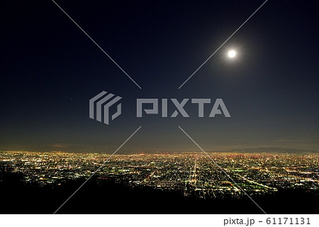 生駒山からの満月と夜景 生駒山からの満月と夜景 61171131
