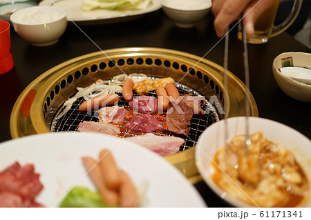 焼肉　焼肉店での食事　出水市　鹿児島県 61171341