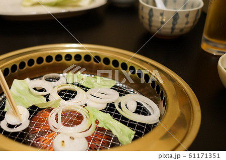 焼肉　焼肉店での食事　出水市　鹿児島県 61171351