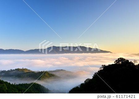 亀岡盆地の雲海 亀岡盆地の雲海 61171421