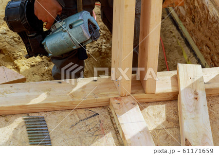 Nailing hand gun pneumatic nails contractor 61171659