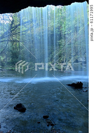 鍋ヶ滝（裏見の滝）を裏から見た情景＠熊本　 61171995