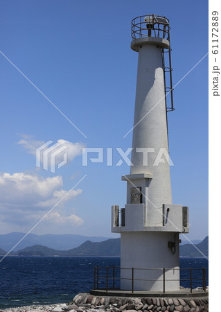 灯台と青い海と空 61172889