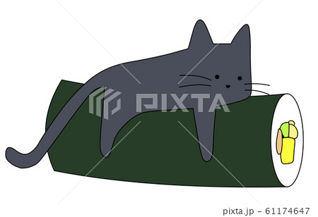 恵方巻クッションに乗った黒猫 61174647