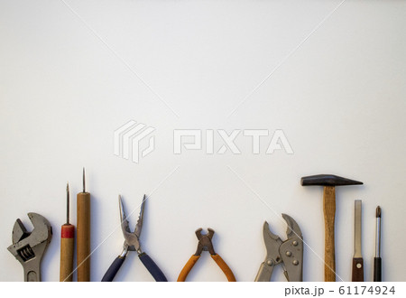白い紙の上のDIY道具いろいろ 19 白い紙の上のDIY道具いろいろ 19 61174924